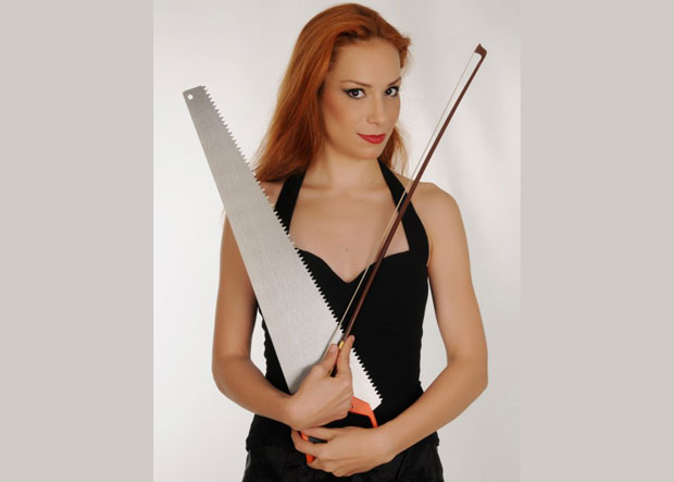 Соња Калајић: На бину са столарском тестером